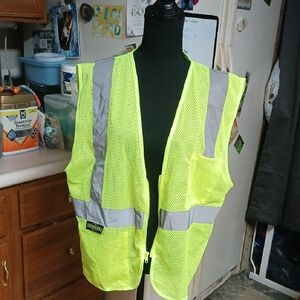 4 High-Visibility Safety Vests Medium